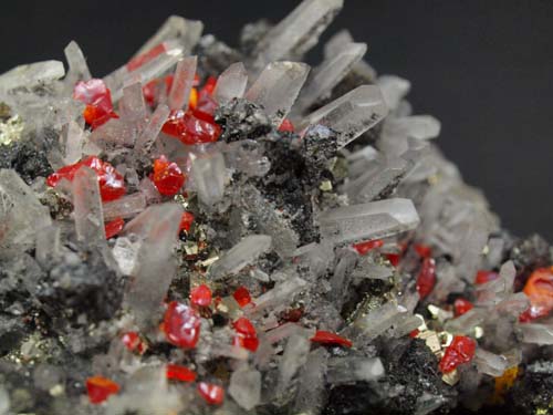 Quartz crystals with realgar crystals on it and sphalerite crystals.<br>Size 4cm x 6,5cm x 2cm