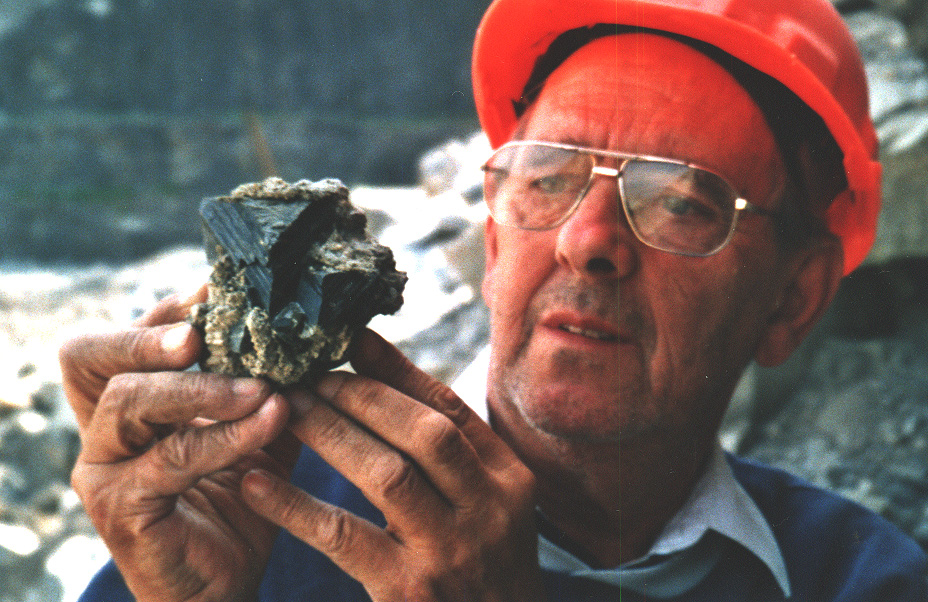 Giant sphalerite xtl ever found at Mont Saint-Hilaire