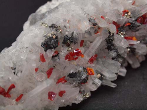 Quartz crystals (quartz crystal size 1,5cm) with realgar crystals on it and sphalerite crystals.<br>Size 4cm x 10cm x 3cm