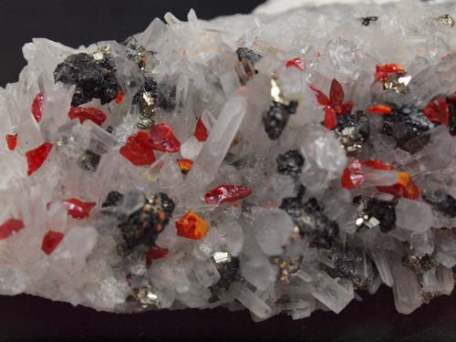 Quartz crystals (quartz crystal size 1,5cm) with realgar crystals on it and sphalerite crystals.<br>Size 4cm x 10cm x 3cm