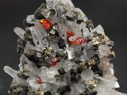 Quartz crystals with realgar crystals on it and sphalerite crystals.<br>Size 7cm x 7,5cm x 3cm